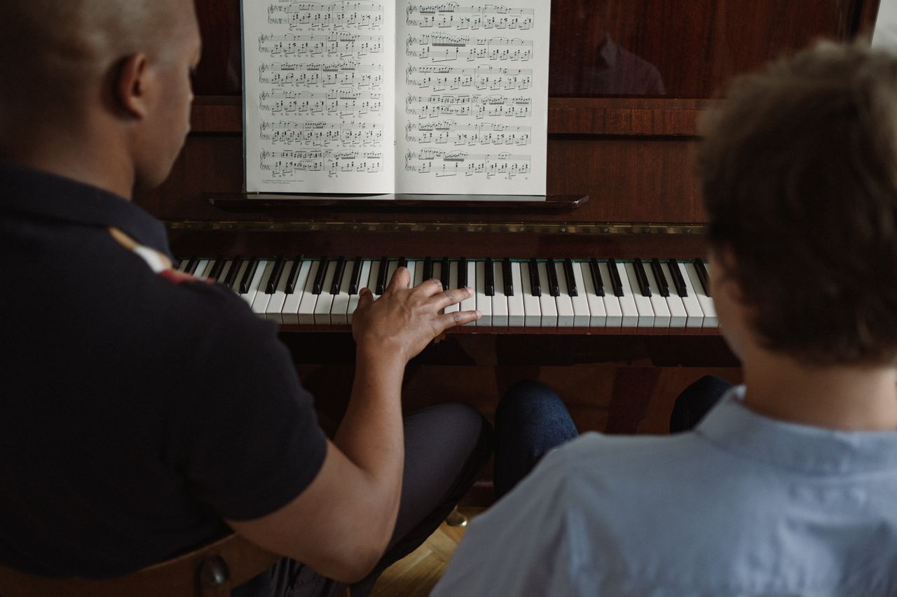 Les professeurs de musique passionnés à Nice avec Allegro Musique